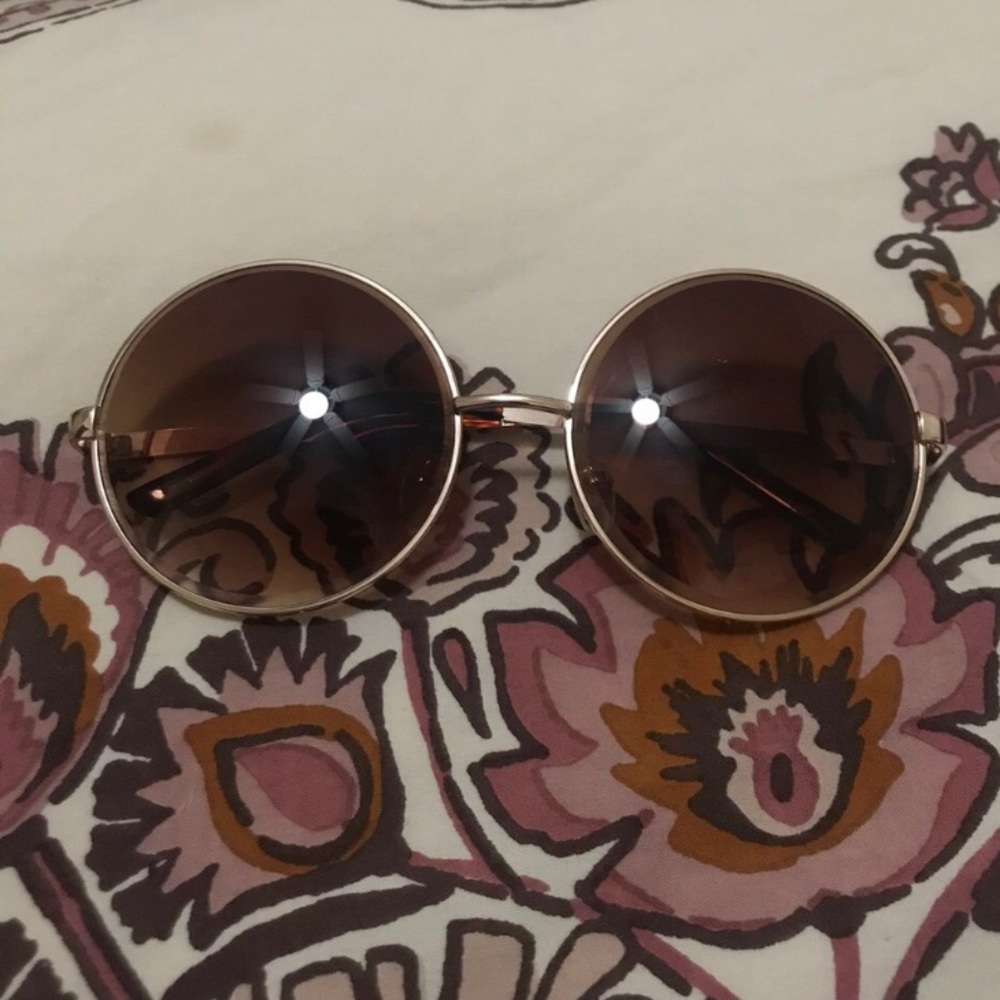 Round hippie sunglasses